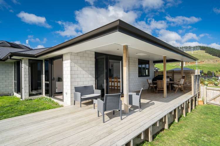 199 Ballintoy Park Drive Welcome Bay_14