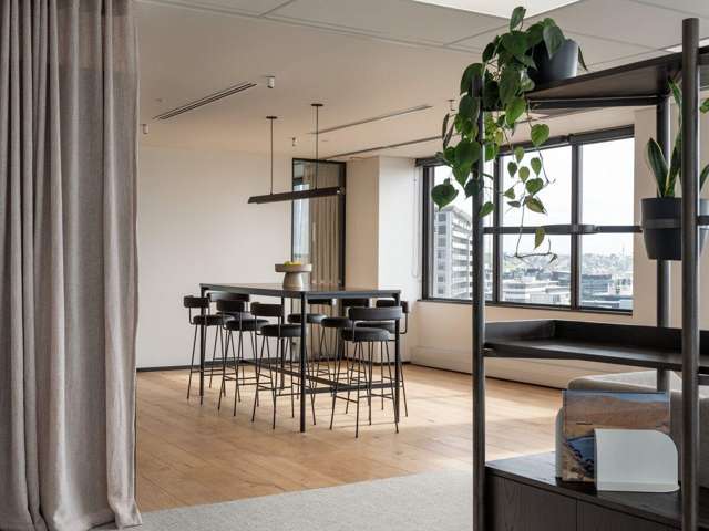 CBRE - Premium Aon Centre Suites