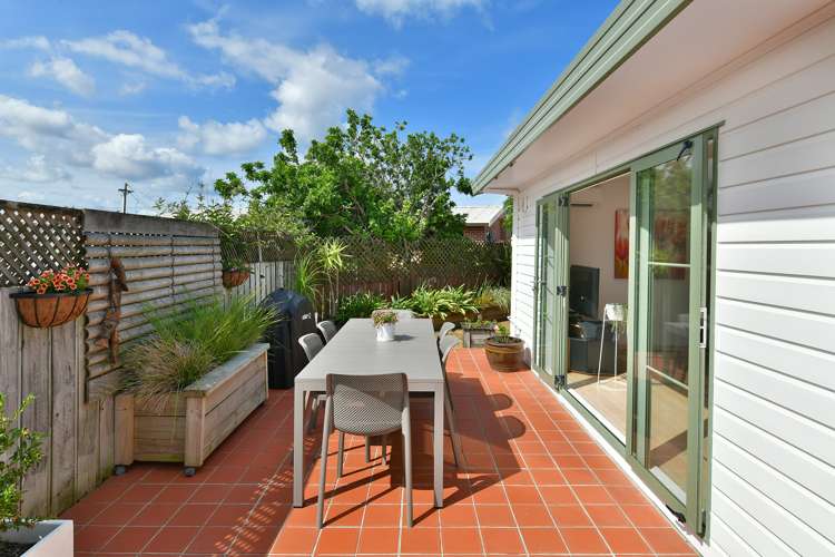 2/10 Ross Crescent Orewa_15