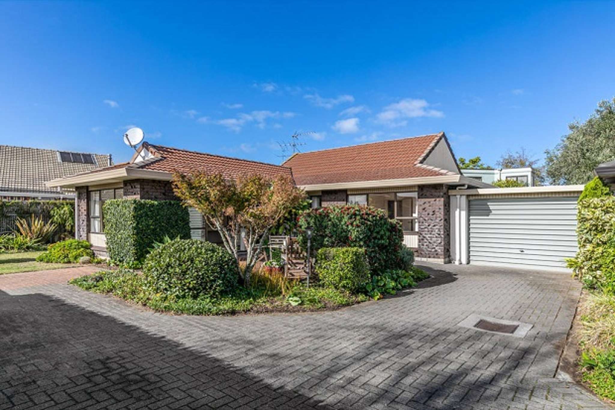 Auckland brick and tile unit sells for $1.7m - $500K above CV