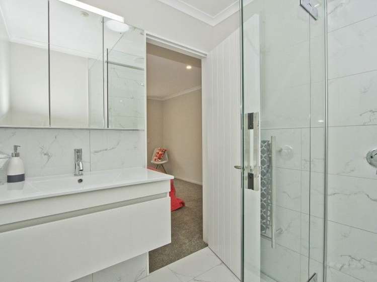 16 Latimer Way Petone_12