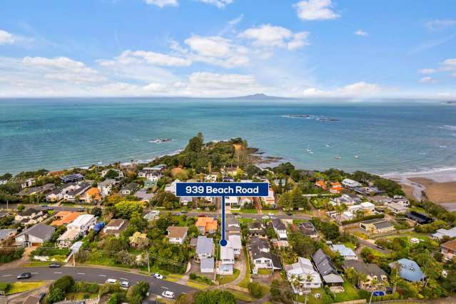 Expansive Family Living, Moments from Waiake Beach
