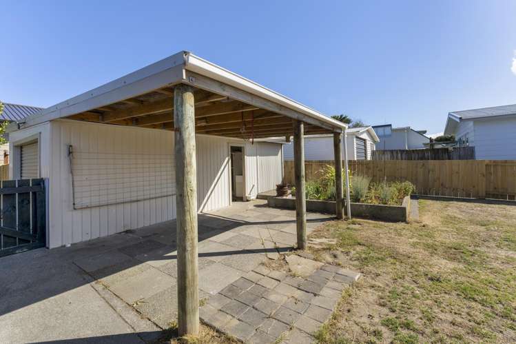 10 Robert Mckeen Street Otaki Beach_16