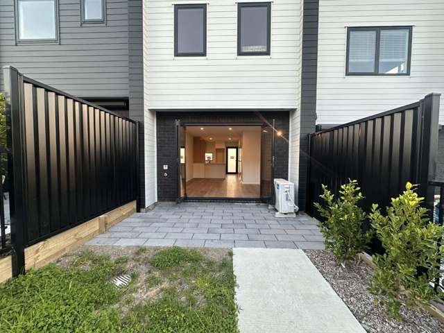 8/3 Firebrick Way Hobsonville_1