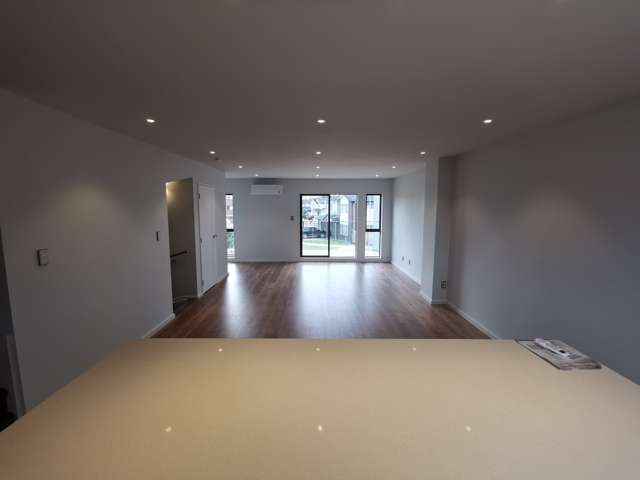 107 Bordeaux Parade Te Atatu South_2