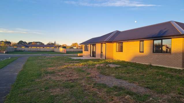 14 Orwell Way Elgin_3