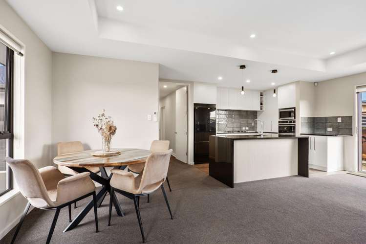 3 Kingsbridge West_2