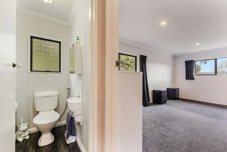 27 Browning Crescent Stoke_18