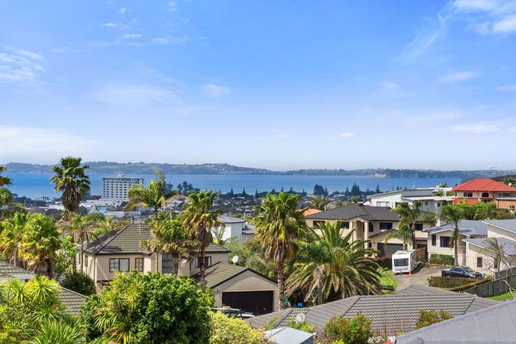 56 Waldorf Crescent Orewa_2