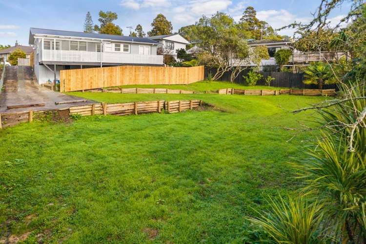 8A Surat Place Glen Eden_15