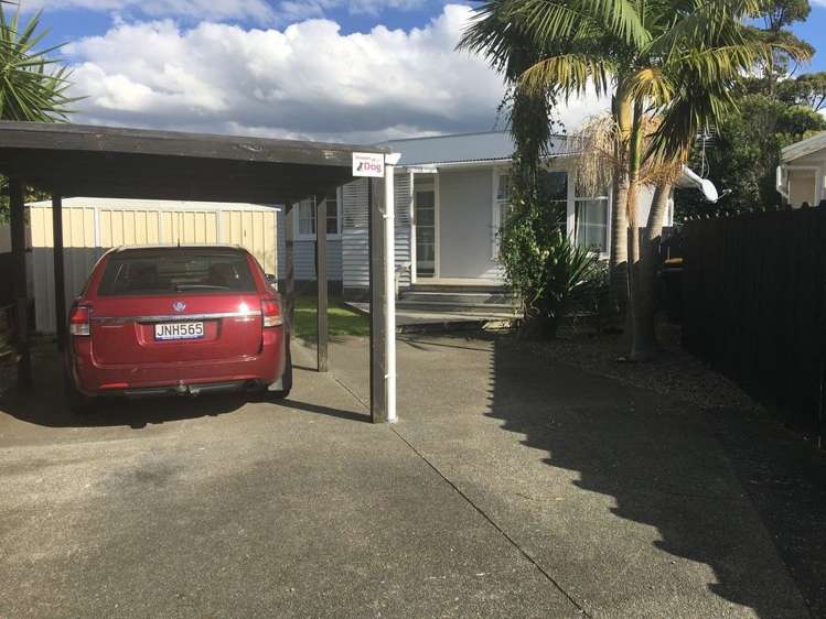 8 Holman Road Te Atatu Peninsula_16