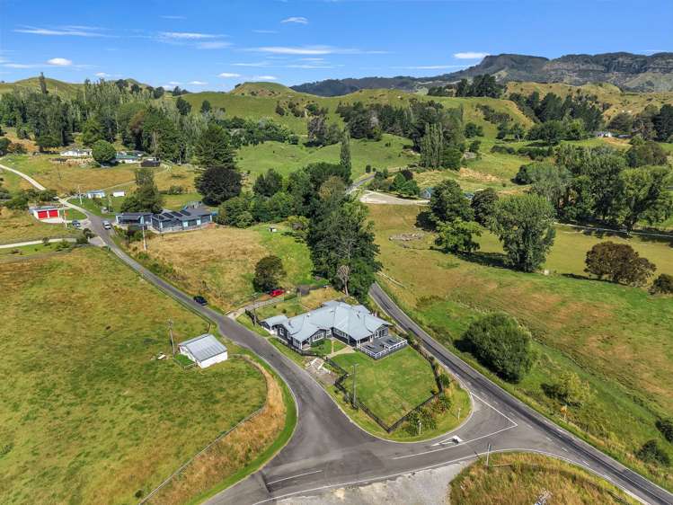 2 School Road Tiniroto_24