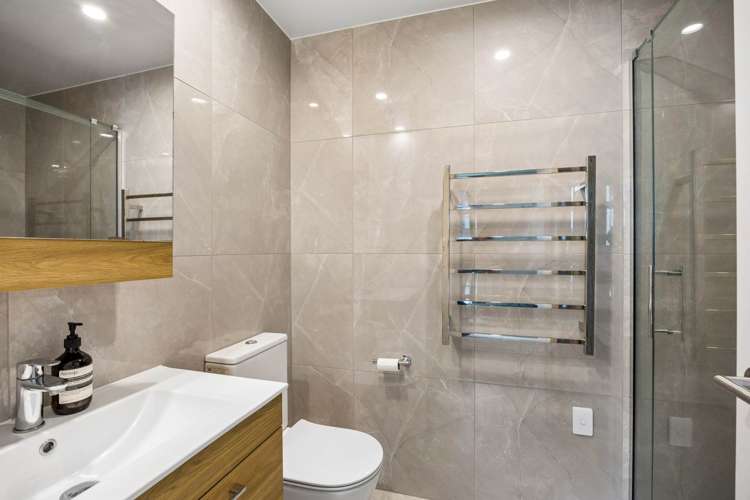 208/9 Madeira Lane Grafton_11