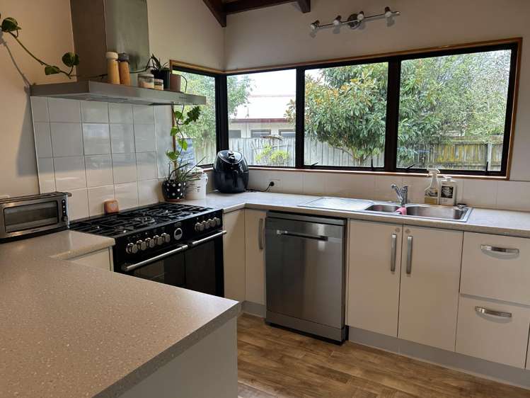 66 Iwa Street 11192_3