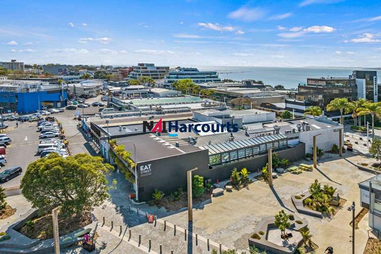 R7/40 Hurstmere Road Takapuna_3