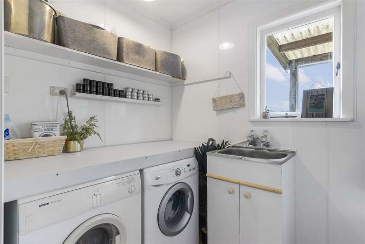 76 Marine Parade Mellons Bay_25