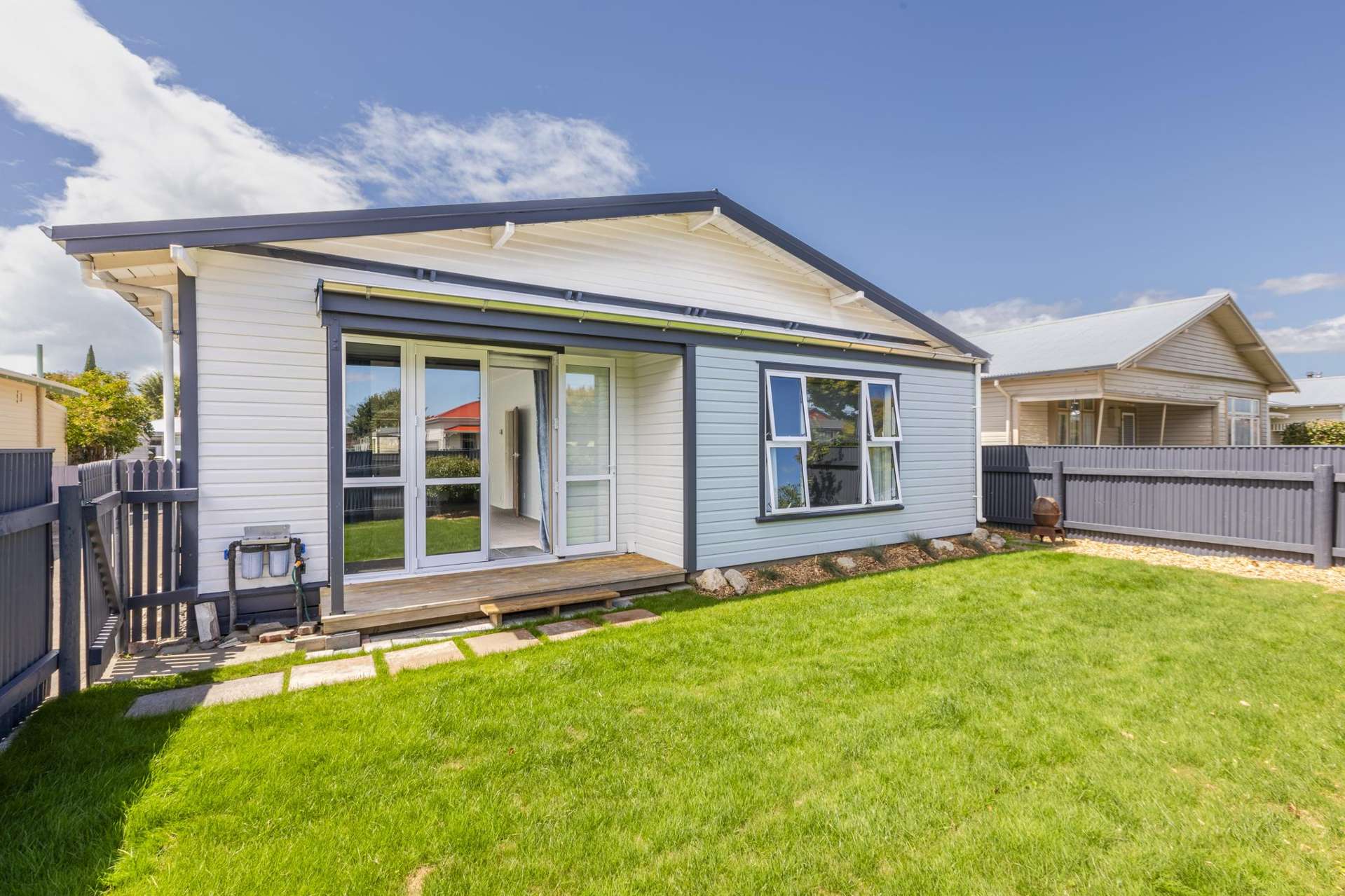 902 Dufferin Street Akina_0