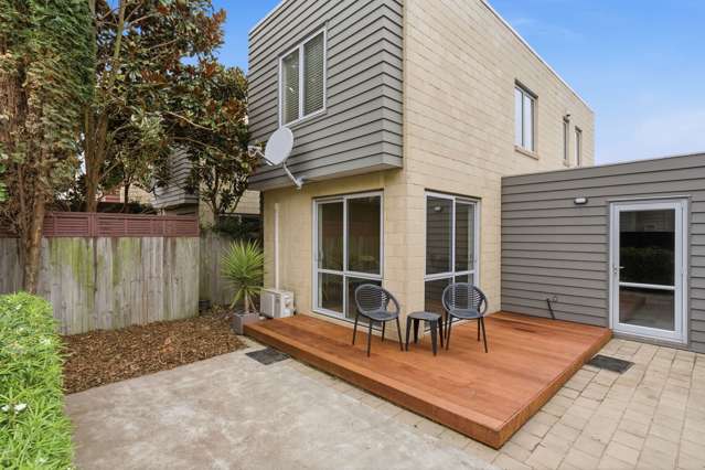 3 Bedrooms & Popular School Zones!