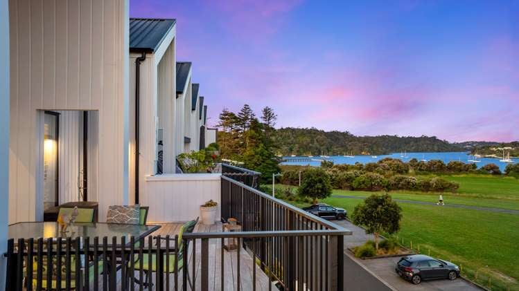 22 Catalina Bay Drive_1