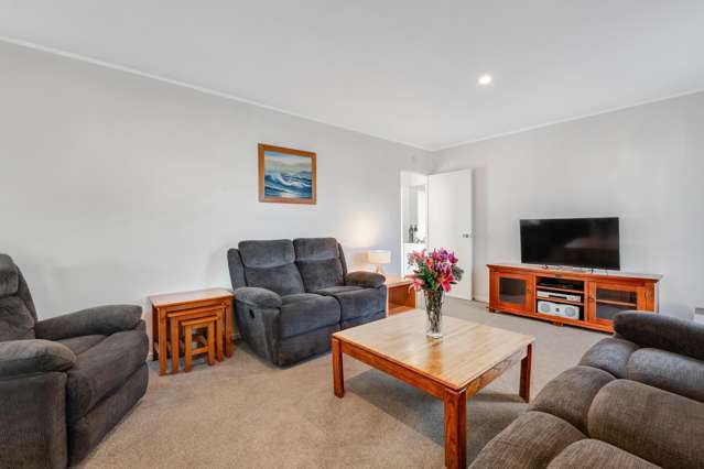 1/21 Ayton Drive Totara Vale_3