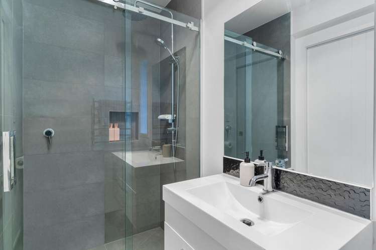 6 Crossland Place Maraetai_31