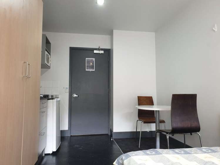 701/133 Beach Road Auckland Central_3