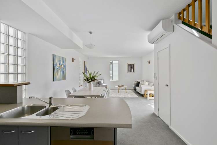 8/245 Adelaide Road Newtown_5