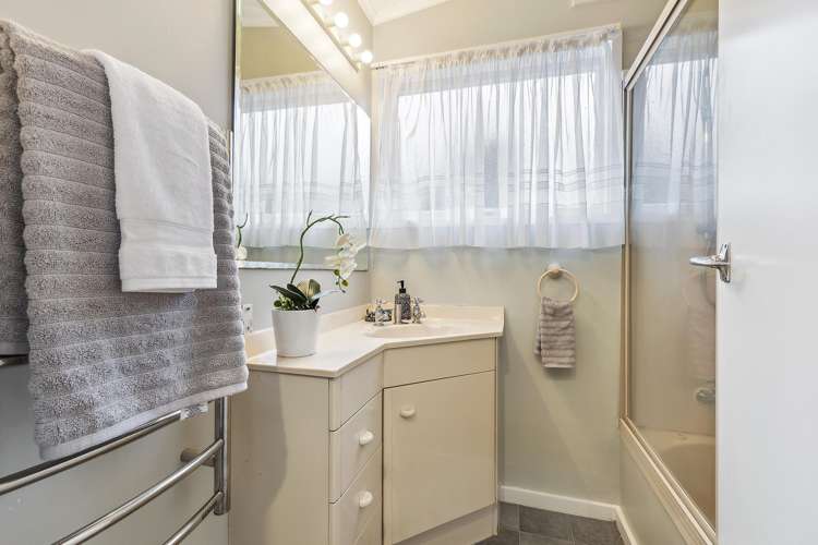 22 Larsen Crescent Tawa_14