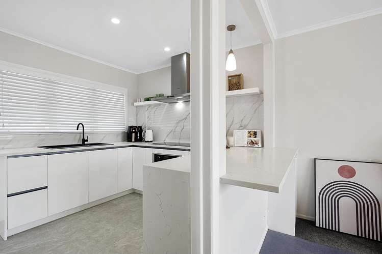 2/56a Taharoto Road Takapuna_4