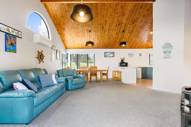 2 Lake Court Pauanui_8