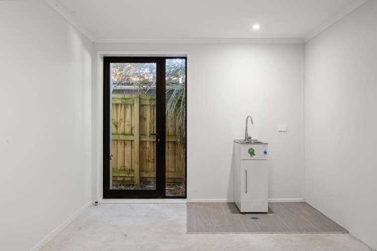 8/5 Peachgrove Road Te Atatu Peninsula_16