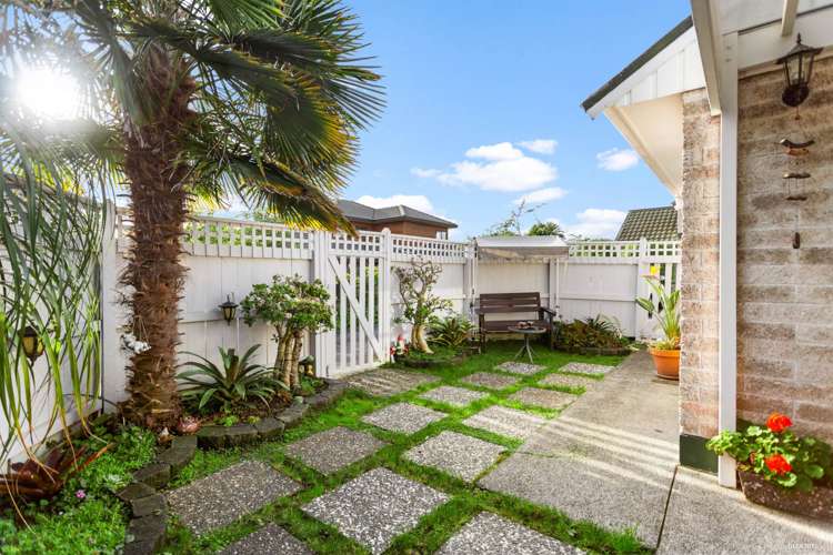 2/11 Thornton Road Milford_1