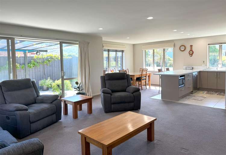 142a Coulson Road Paroa_6