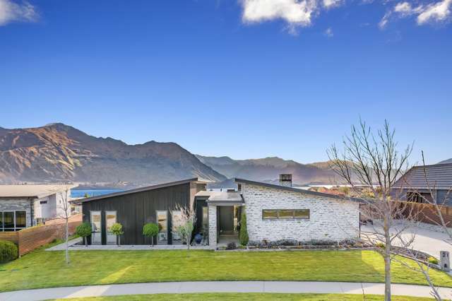 Stunning lake views, exceptional location