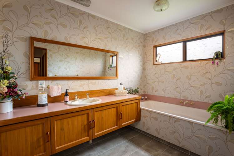 10 Ruskin Place Westown_13