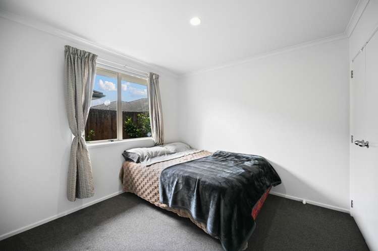 221 Old Farm Road Hamilton East_10