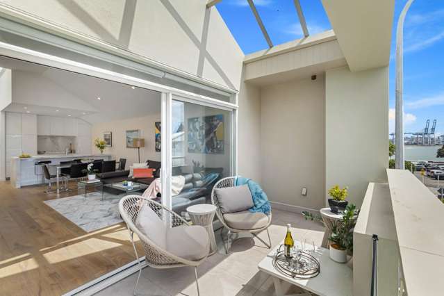 Spectacular Devonport apartment