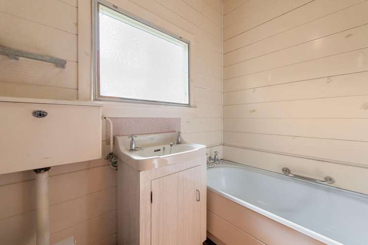 565 - 567 Spencer Road Lake Tarawera_10
