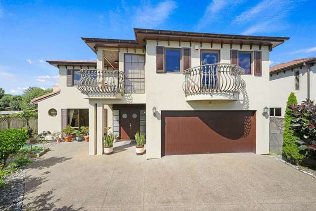 Grand Family Living in Epsom DGZ