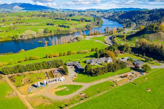 Award-winning Cambridge lodge overlooking Lake Karapiro on the market