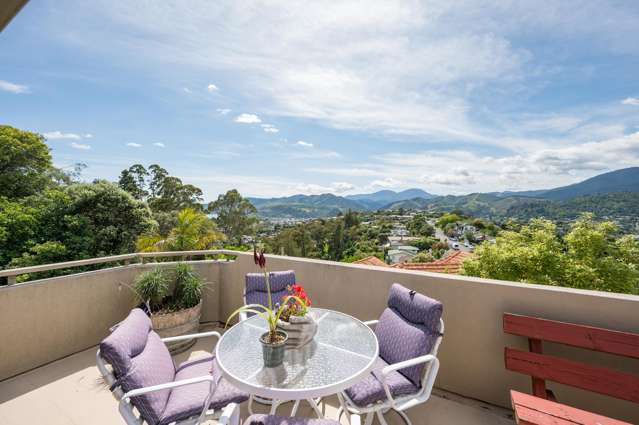 Family hilltop home with expansive views in Nelson