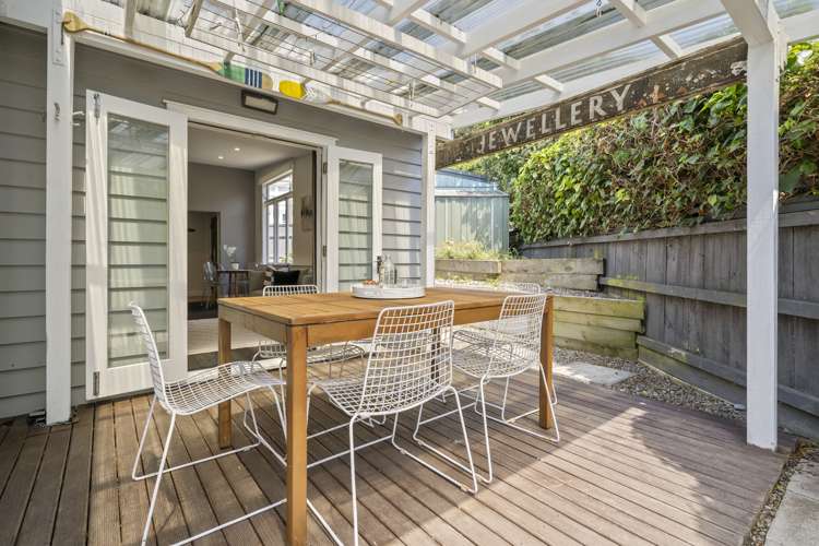 203 Sutherland Road Lyall Bay_1