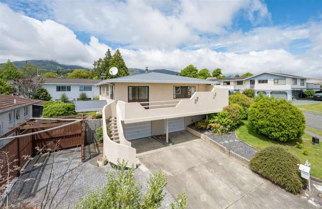 Fabulous Sunny Family Home with Huge Garage