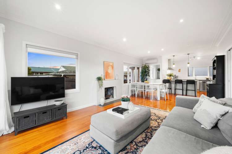 20 Bradbury Road Botany Downs_21