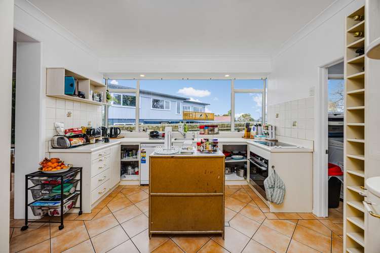 32 Evans Road Weymouth_5