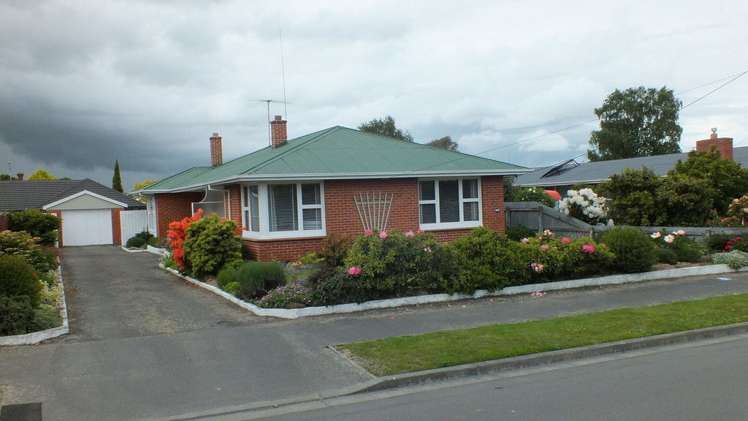 46 Reid Crescent Allenton_14