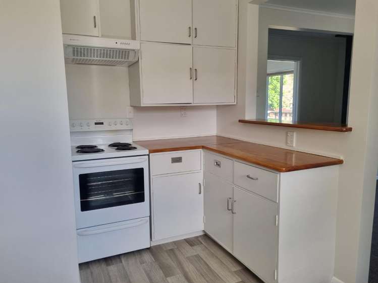 9 Dixon Road 11062_6