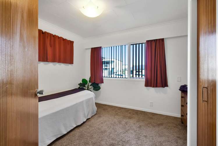 1 McLean Street Strandon_22