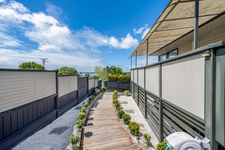 21 Beach Road Mellons Bay_32