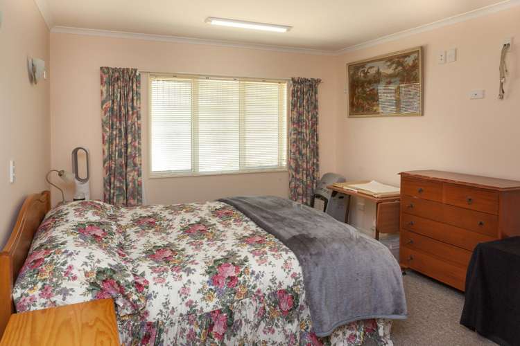 14 Te Puia Drive Aotea_8